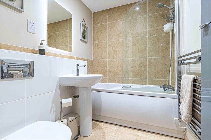 2 Bedroom Apartment For Sale In Stag Lane, Berkhamsted, Hertfordshire, HP4