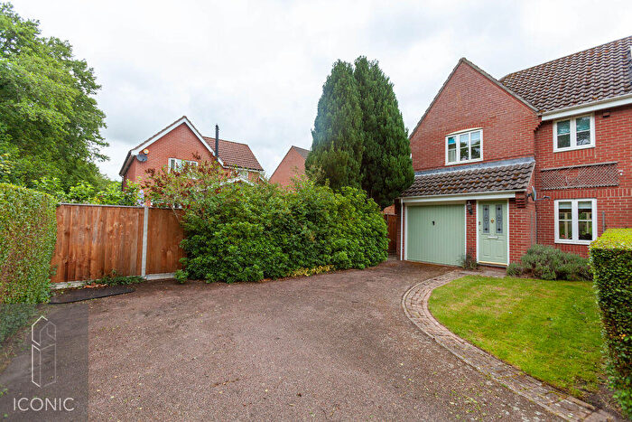 3 Bedroom Semi Detached House For Sale In Gordon Godfrey Way, Horsford, Norwich, NR10