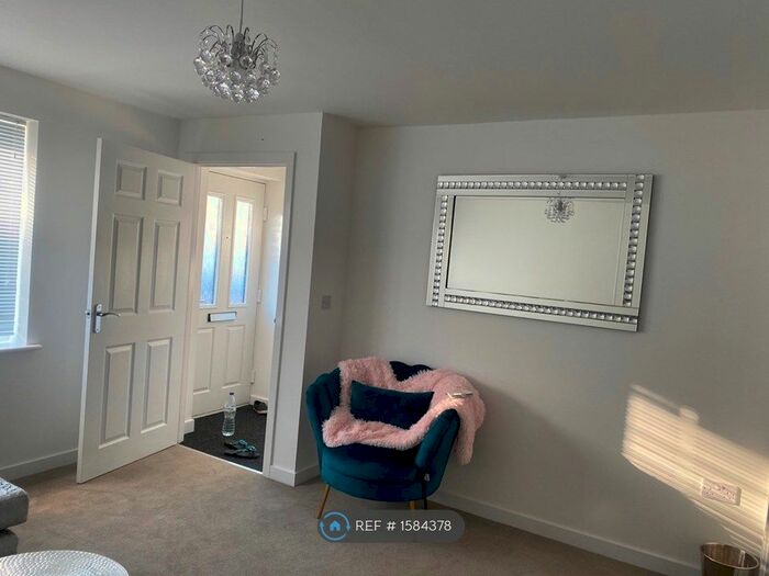 3 Bedroom Semi-Detached House To Rent In Leamington Spa, Leamington Spa, CV33