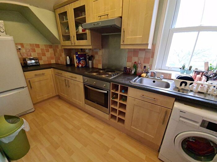 1 Bedroom Semi-detached House To Rent In Moorland Road, Leeds, LS3