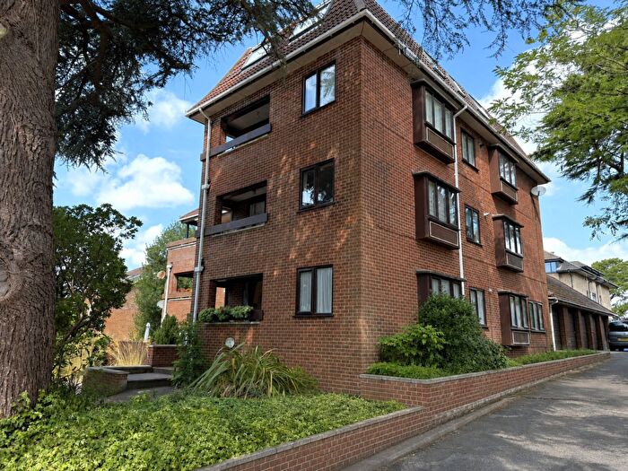 3 Bedroom Flat For Sale In Belle Vue Road, Lower Parkstone, Poole, BH14