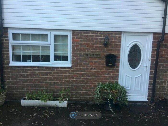 1 Bedroom Flat To Rent In Straight Mile, Etchingham, TN19