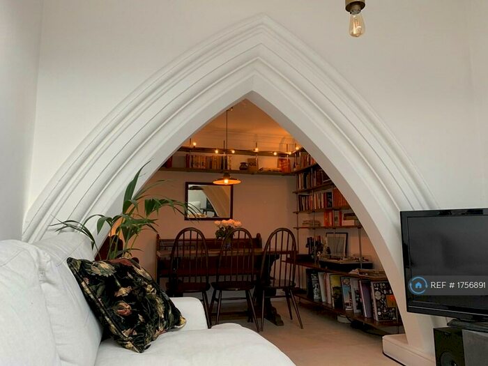 2 Bedroom Flat To Rent In St. James Court, London, E2