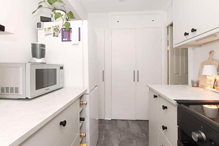 1 Bedroom Flat For Sale In Cuffley Court, Hemel Hempstead, HP2