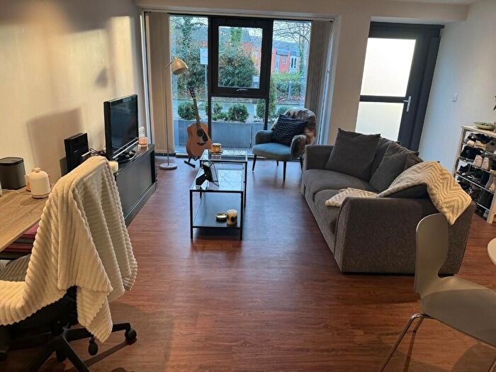 1 Bedroom Flat To Rent In Victoria Road, Leeds, West Yorkshire, LS6