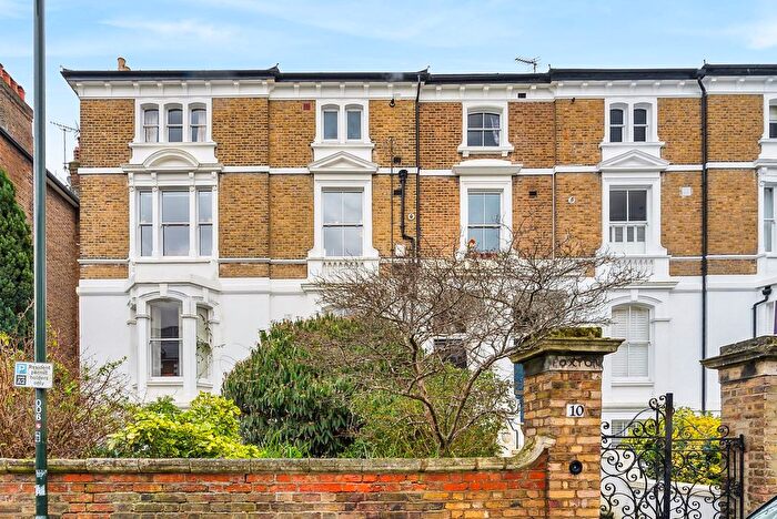 2 Bedroom Flat For Sale In Marlborough Road, Richmond, TW10