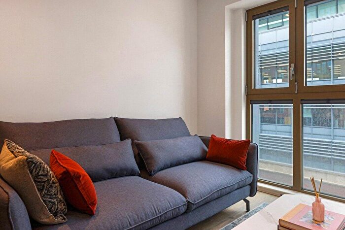 2 Bedroom Apartment To Rent In Temple Back, Bristol, Somerset, BS1