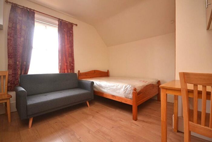 Studio To Rent In Denmark Road, Reading, Berkshire, RG1