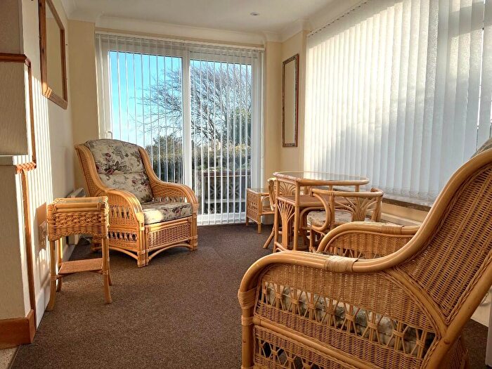 3 Bedroom Semi-Detached House For Sale In Durnford Drove, BH19 - Photo 9