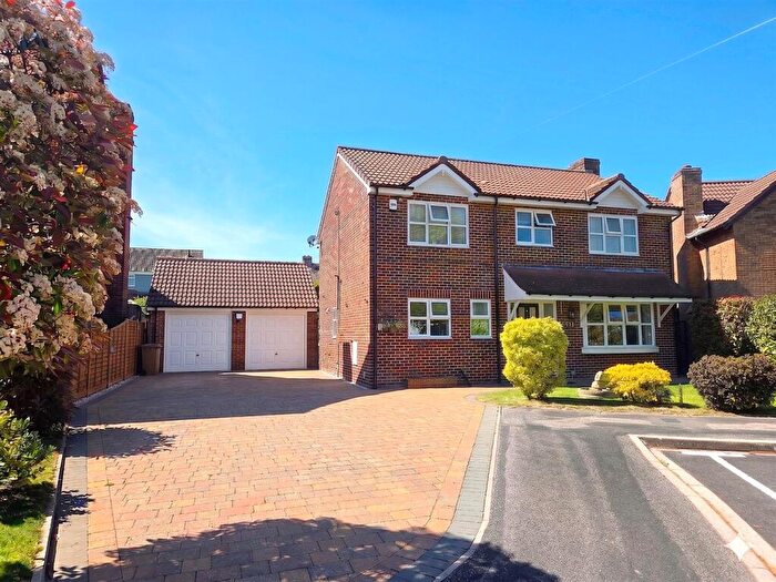 4 Bedroom Detached House For Sale In Laurel Gardens, Locks Heath, Southampton, SO31