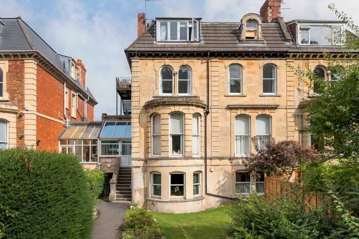 3 Bedroom Flat To Rent In Westbury Park, Bristol, BS6
