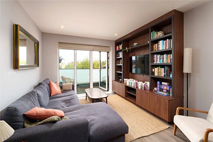 1 Bedroom Flat For Sale In Old Dairy House, Kensal Rise, Kilburn Lane, London, W10