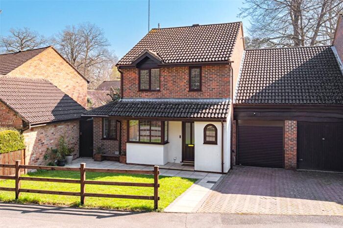 4 Bedroom Semi Detached House For Sale In The Brackens, Crowthorne, Berkshire, RG45