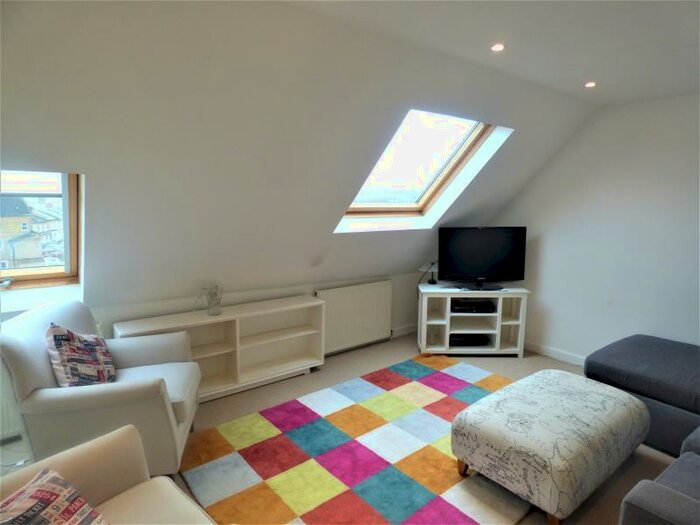 2 Bedroom Apartment To Rent In Hamilton Road, SE27