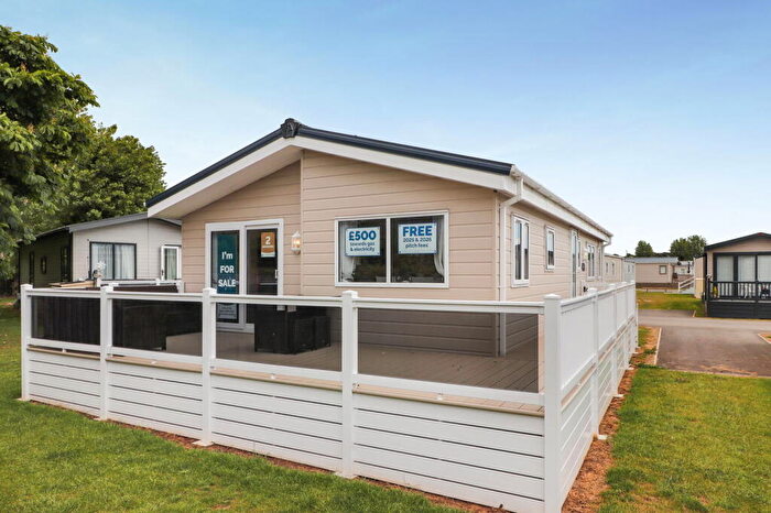 2 Bedroom Mobile Home For Sale In Walton Avenue, Felixstowe, IP11