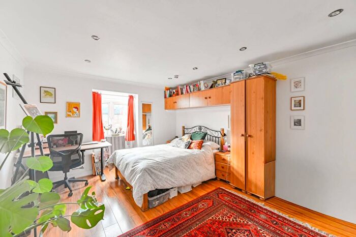 4 Bedroom Property To Rent In Kingswood Close, Stockwell, London, SW8