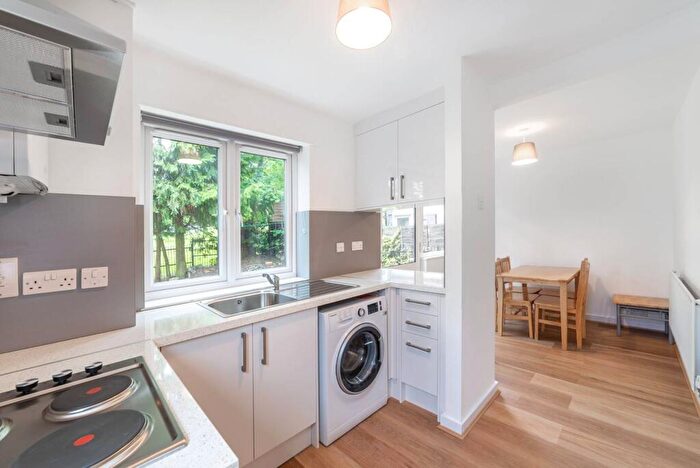2 Bedroom House To Rent In Aylmer Road, Hampstead Garden Suburb, London, N2