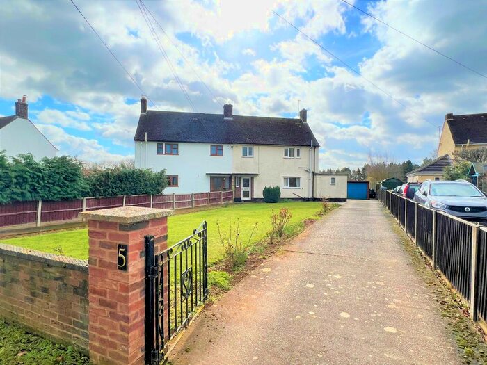 3 Bedroom Semi-Detached House For Sale In South Heath Lane, Fulbeck, NG32