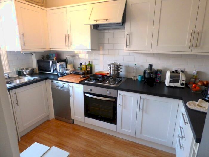 2 Bedroom Flat To Rent In Gipsy Hill, SE19