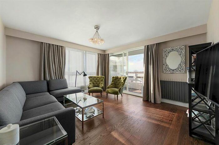 2 Bedroom Flat To Rent In Warwick Drive, London, SW15