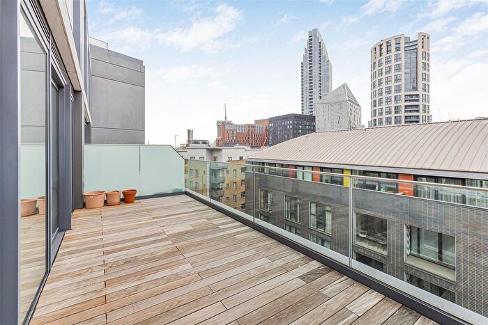 3 Bedroom Flat To Rent In The Makers Building, Jasper Walk, N1