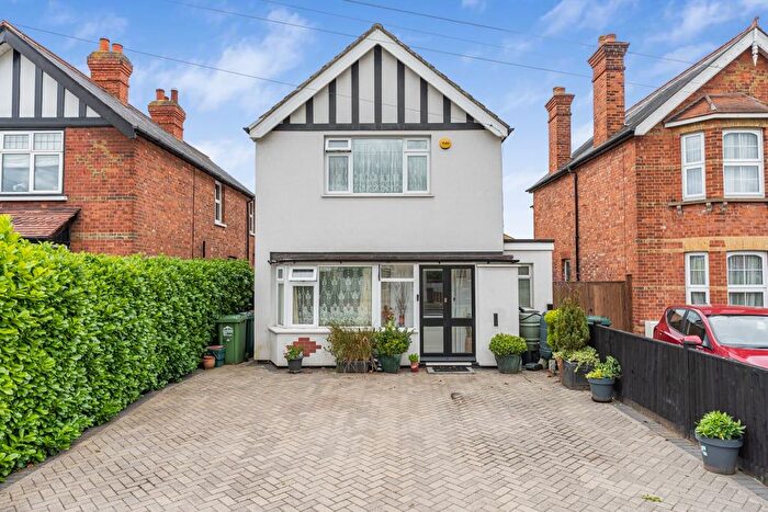 3 Bedroom Detached House For Sale In Staines Road, Staines-Upon-Thames, TW18