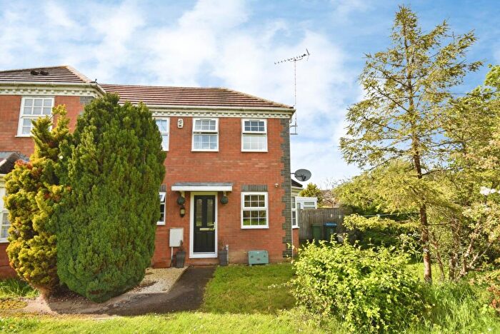 2 Bedroom Terraced House To Rent In Lark Vale, Aylesbury, HP19