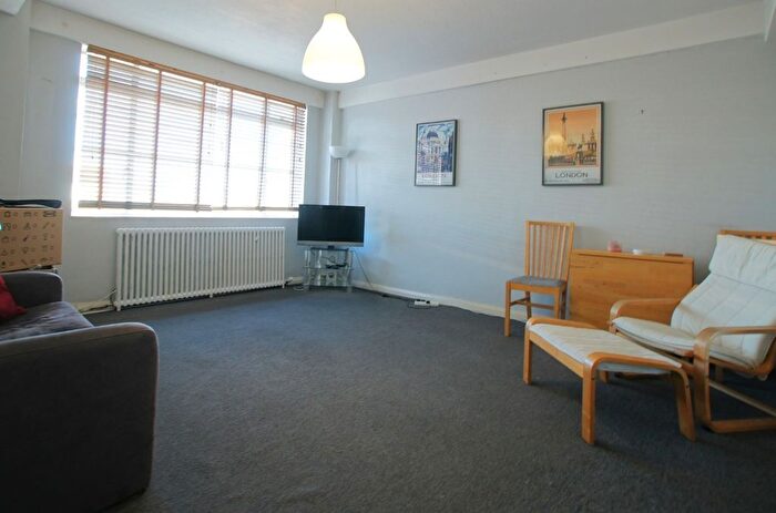 2 Bedroom Flat For Sale In Du Cane Court, Balham High Road, SW17