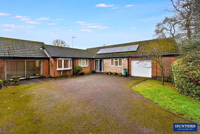3 Bedroom Detached Bungalow For Sale In Beaufort Close, Oadby, Leicester, LE2