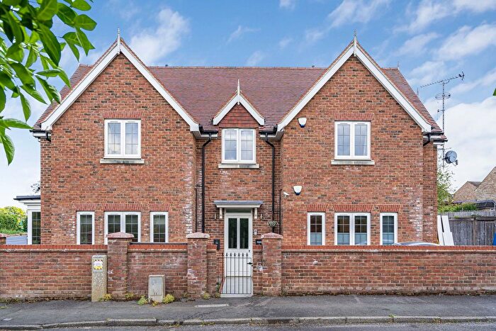 1 Bedroom Flat For Sale In Guildford Road, Effingham, Leatherhead, KT24