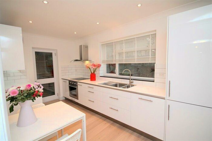 2 Bedroom Flat To Rent In Belton Road, Willesden Green, NW2