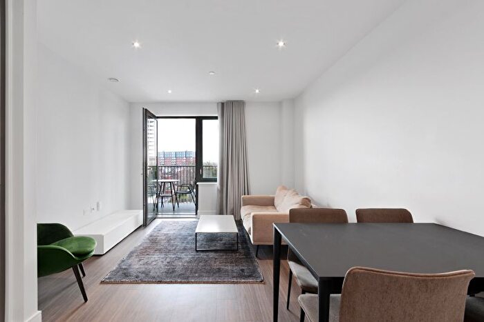 3 Bedroom Flat To Rent In Uncle Southall, Merrick Road, Southall, UB2