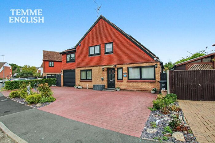 6 Bedroom Detached House For Sale In Brackley Crescent, Basildon, SS13