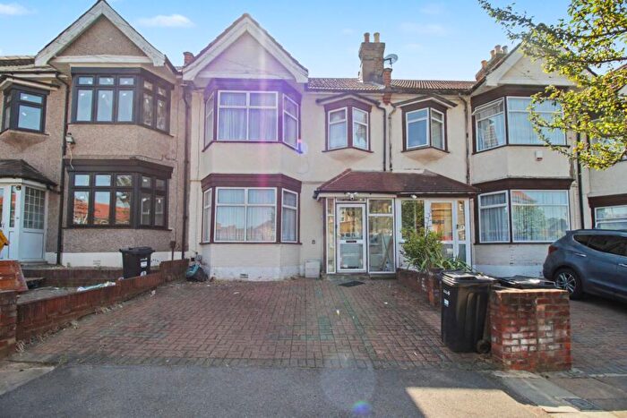 3 Bedroom Terraced House For Sale In Lennox Gardens, Ilford, Essex, IG1