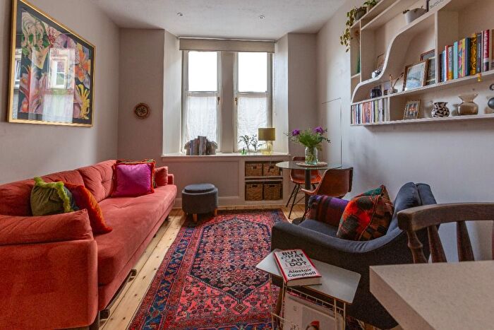 1 Bedroom Flat To Rent In Waverley Park, Abbeyhill, Edinburgh, EH8