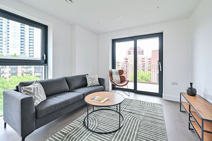 2 Bedroom Flat To Rent In Hewson Way, Elephant And Castle, London, SE17