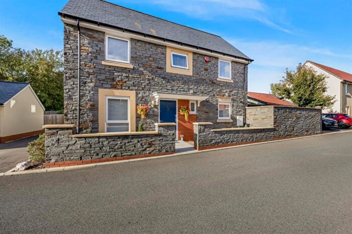 3 Bedroom Semi-Detached House For Sale In Sommerville Way, Bitton, BS30