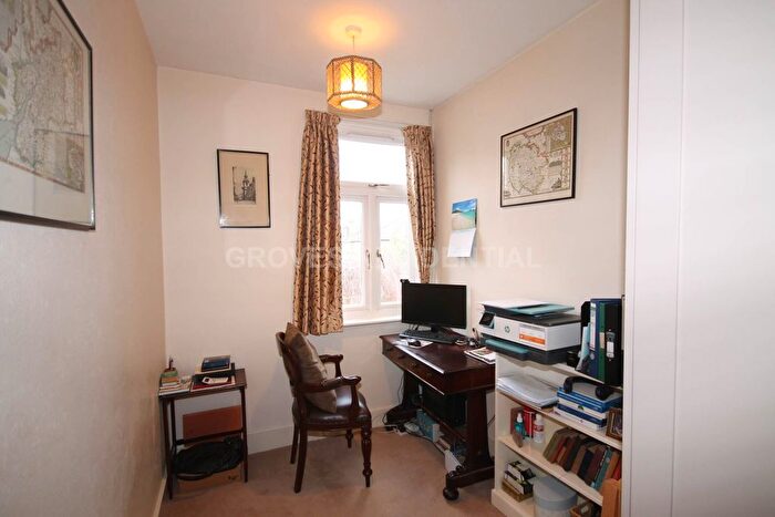 3 Bedroom End Of Terrace House For Sale In Beaconsfield Road, New Malden, KT3