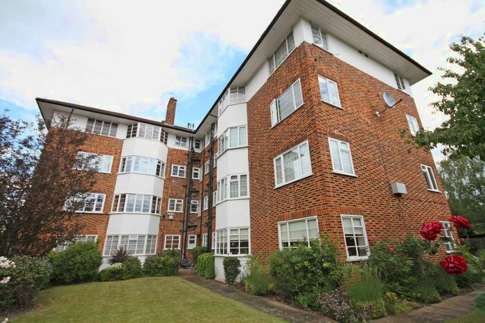 2 Bedroom Flat To Rent In Hampton Road, Twickenham, TW2