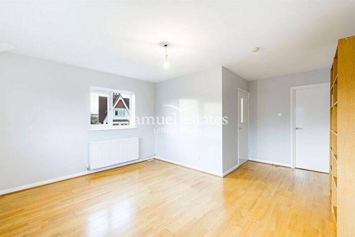 2 Bedroom Flat To Rent In Bouverie Court, Farnan Road, Streatham, SW16