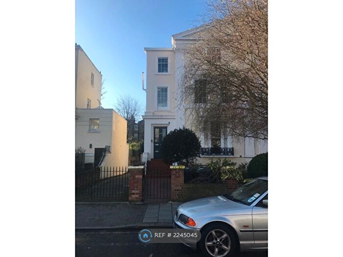 2 Bedroom Flat To Rent In Stockwell Park Crescent, London, SW9