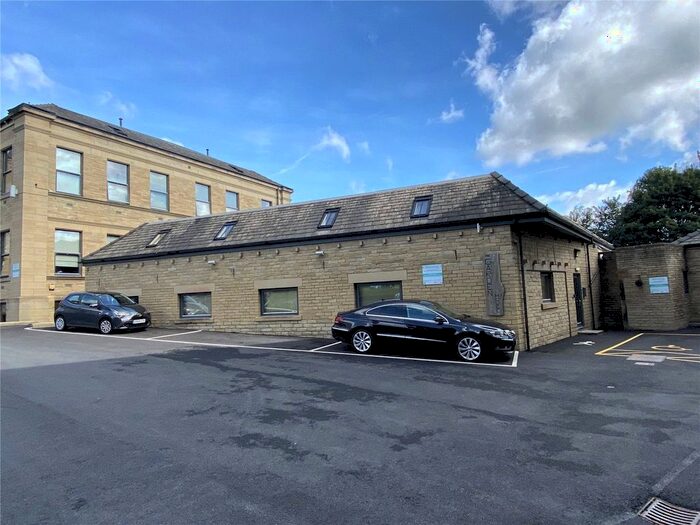 2 Bedroom Flat To Rent In Upper Blakeridge Lane, Batley, West Yorkshire, WF17