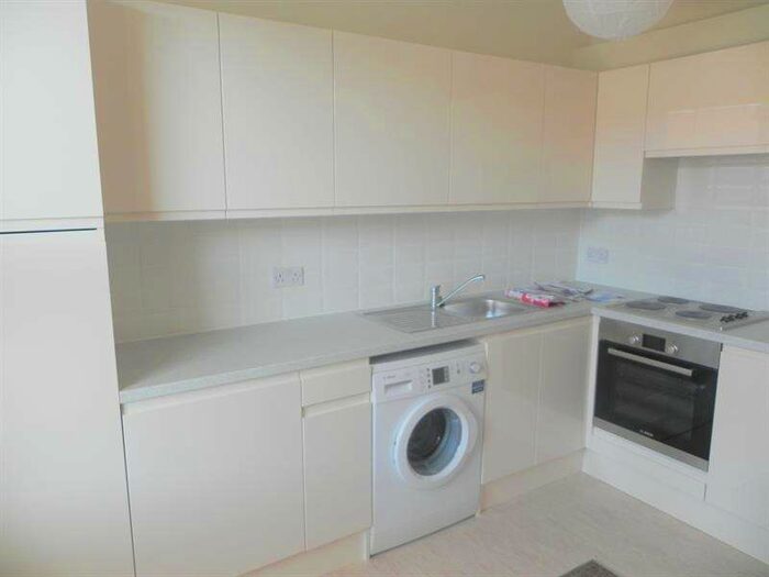 Flat To Rent In High Street, Enfield, EN3