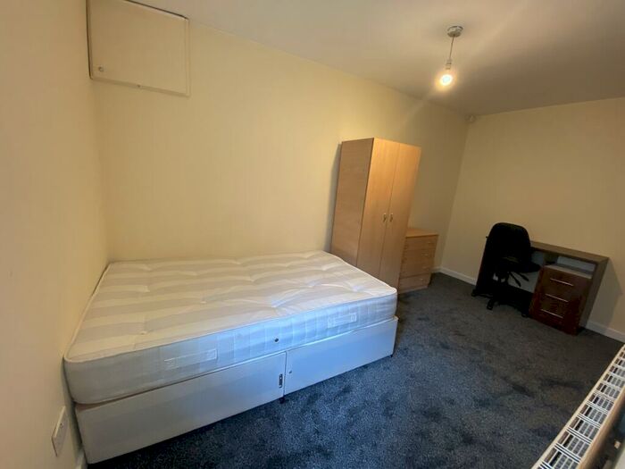 2 Bedroom Property To Rent In Midland Road, Hyde Park, Leeds, LS6