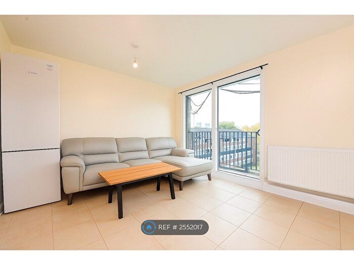 4 Bedroom Flat To Rent In Ramsfort House, London, SE16
