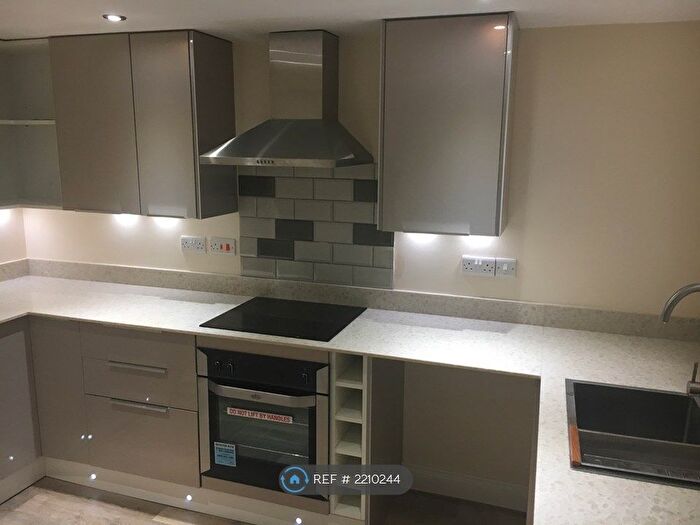 1 Bedroom Flat To Rent In Crown Lane, Theale, RG7