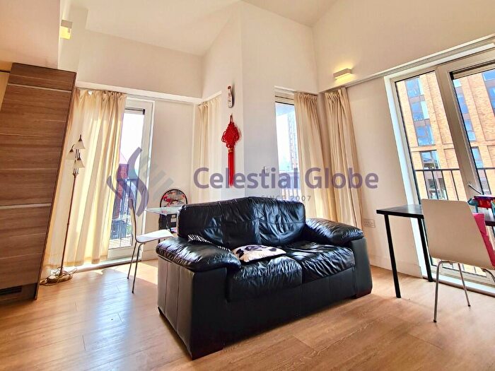 3 Bedroom Flat To Rent In Whiting Way, London, SE16