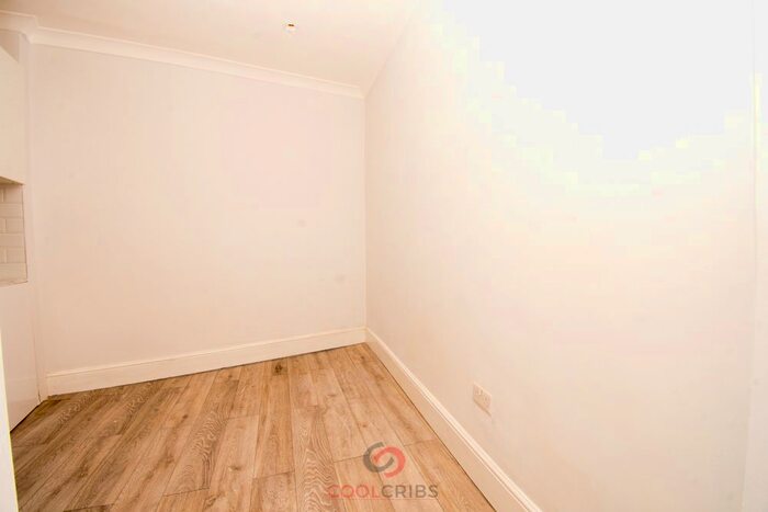 Studio To Rent In Blythe Road, London, W14