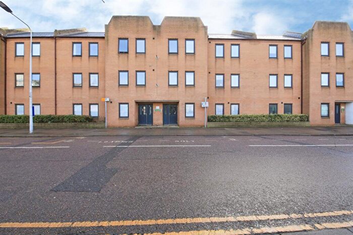 2 Bedroom Flat For Sale In Lincoln Road, Peterborough, PE1