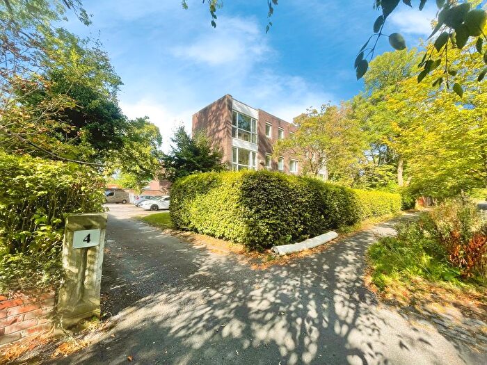 1 Bedroom Flat For Sale In Conyngham Road, Victoria Park, Greater Manchester, M14